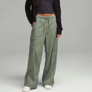 Lululemon • Lightweight Adjustable Mid-Rise Cargo Pant Grey Eucalyptus NWOT